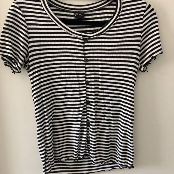 WILD FABLE black and white button down tee - Picture 1 of 1